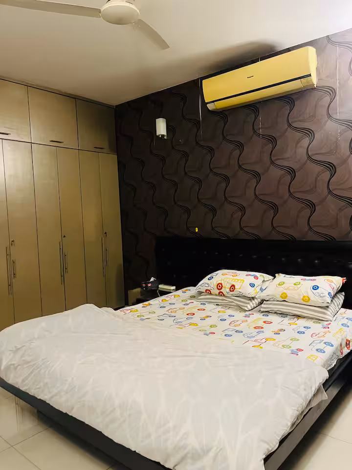 king room · Bedroom